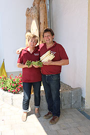 Schrobenhausener Spargel vom Erlebnshof Spargelhof Koppold - dem Schönauer Hot (©Foto. Martin Schmitz)